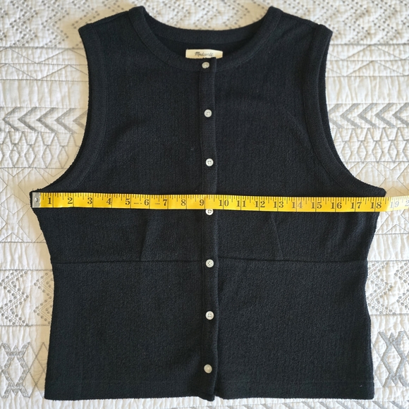 Madewell Black Sleeveless Button-Up Top - Picture 2 of 5